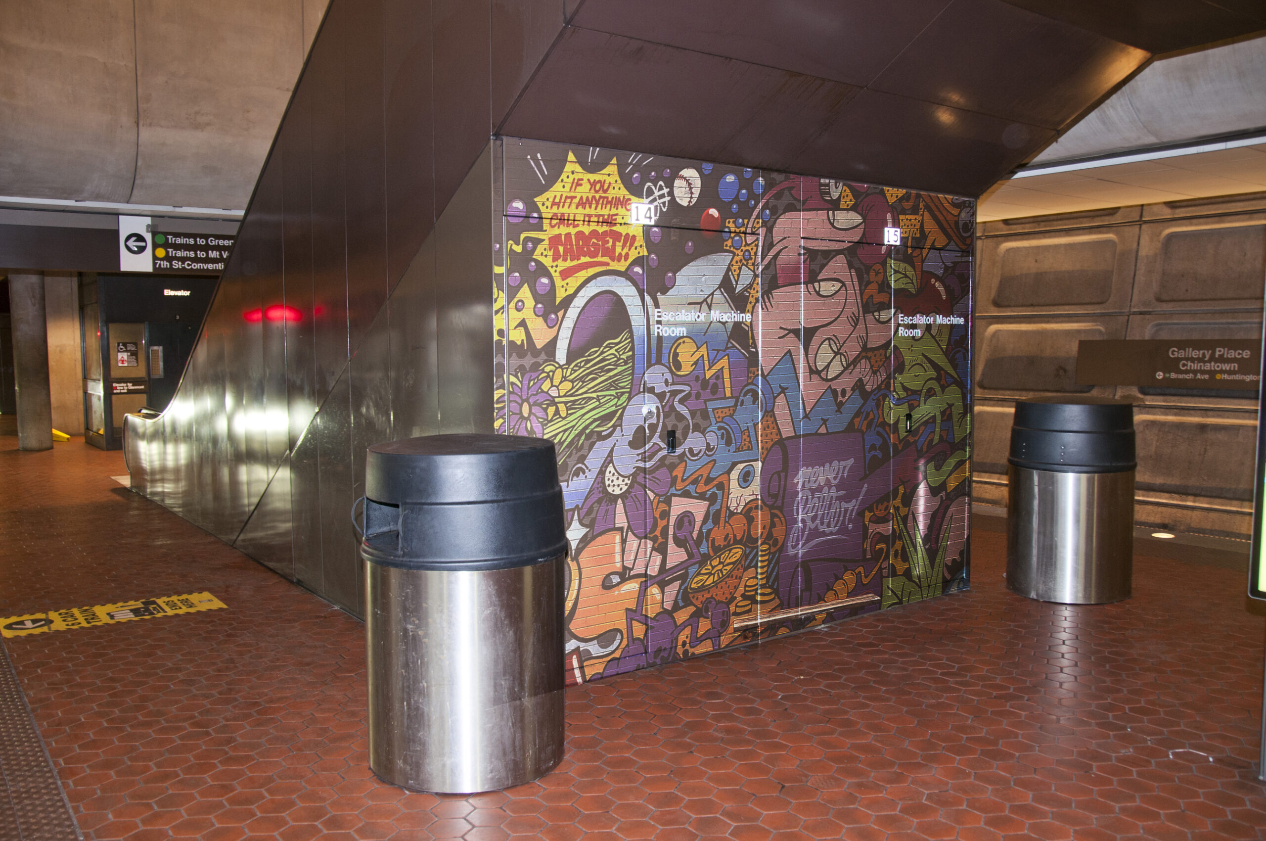 EscalatorDoor3